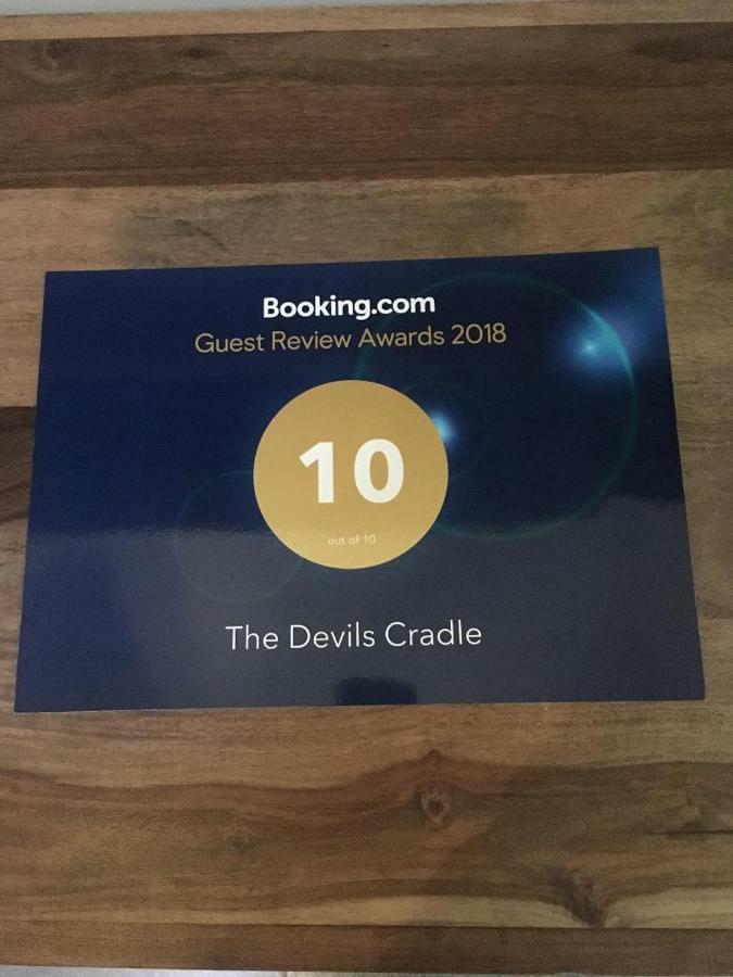 Готель The Devils Cradle Фарнем Екстер'єр фото
